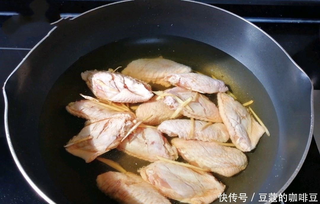 还在吃红烧鸡翅吗,这才是做鸡翅的王道,简单方便,老少皆宜