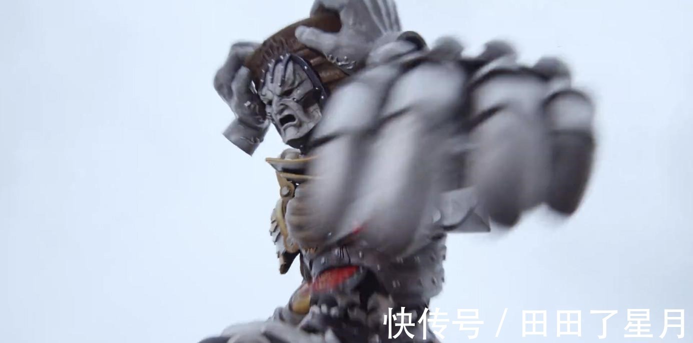 圆谷|东大妈竟然学圆谷,圣刃第1话出现巨石怪,网友就差一个奥特曼