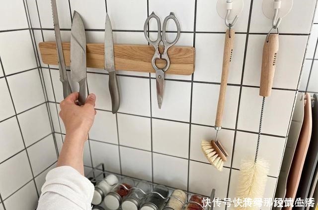 厨房|看了她家的厨房收纳场景，我甘拜下风！学会了你也是收纳“王者”！