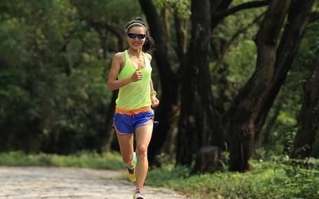 跑步|每天坚持跑步1小时,一段时间后,身体会发生这些变化