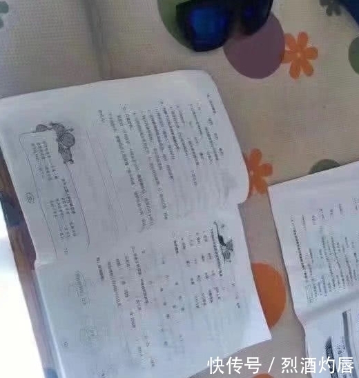 窒息操作，小学生炕头上写寒假作业，出乎意料两小时的字全没了