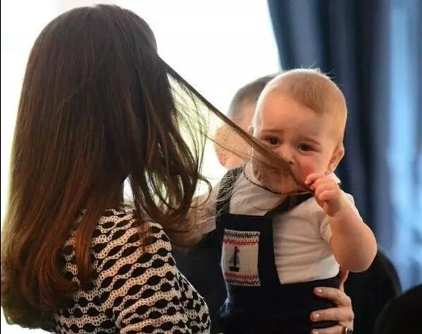 妈妈|为什么宝宝总喜欢揪妈妈的头发?