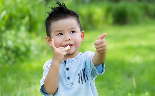 干预|4岁是娃身高“分水岭”？儿科医生：3种方法干预，助娃长个大高个