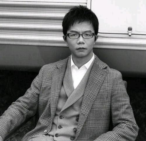 悲剧|悲剧作家江南:创作,就是把所有的美好,全部撕碎……