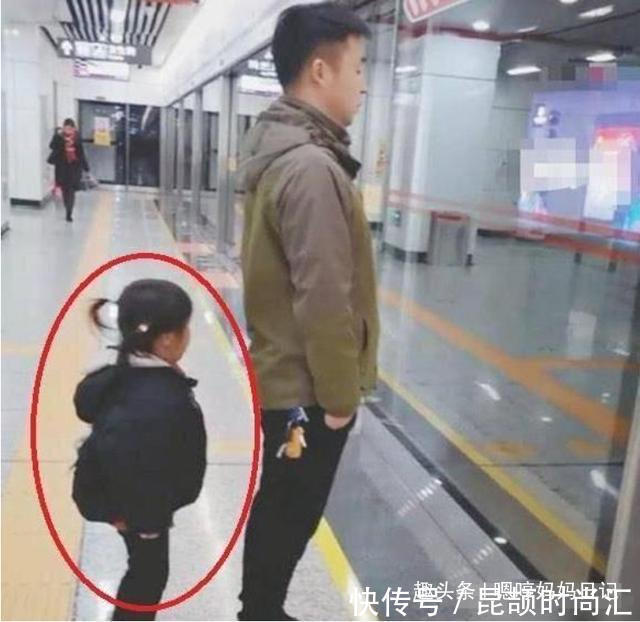 地铁|宝爸和5岁女儿等地铁照火了,好教养藏不住,这才是高级别的炫富