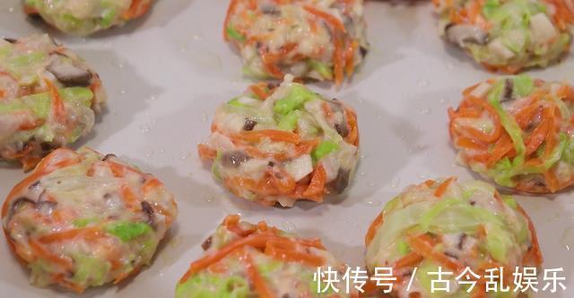 胡萝卜|不爱吃蔬菜的宝宝都吃上瘾了!一口吃进10种营养,一锅都不够吃