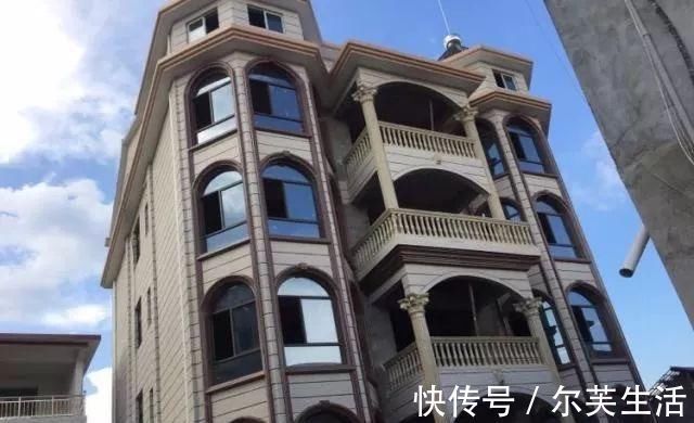 建筑|本来是在农村盖别墅, 结果建成当地奇葩建筑