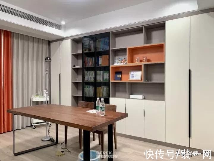 主卧|143平现代风格实景案例赏析，厨房三联动门设计通透明亮