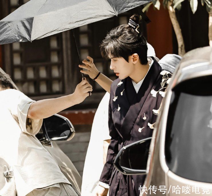 养眼|张哲瀚开录《最后的赢家》，男嘉宾古装养眼，唯一女MC成亮点