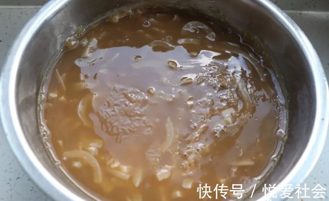 猪皮|做猪皮冻，不要直接焯水！再加一步，晶莹剔透，嫩滑q弹，吃不腻