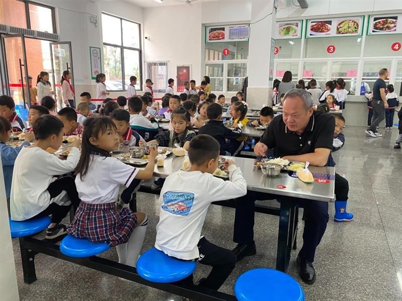 食堂|家长选餐，老师陪餐！龙泉义务教育公办学校食堂的“微改造”火了