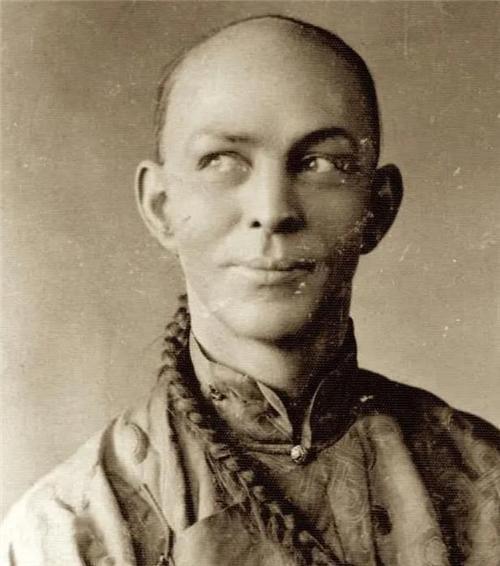 子弹$美国“火云邪神”:擅长表演徒手接子弹,最后一次没接住,悲剧了