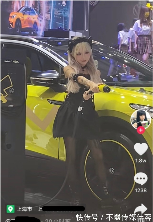 整容|机智张动漫展生图曝光,被吐槽和车一样高,头肩比太虐颜值吸睛