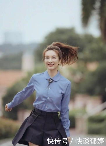 白色|刘浩存身穿黑色短裤,搭配白色内搭,一双大长腿格外抢眼