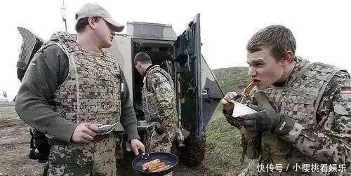 干翻|耻辱！10名士兵街道被5个小青年徒手干翻，被绑架要赎金