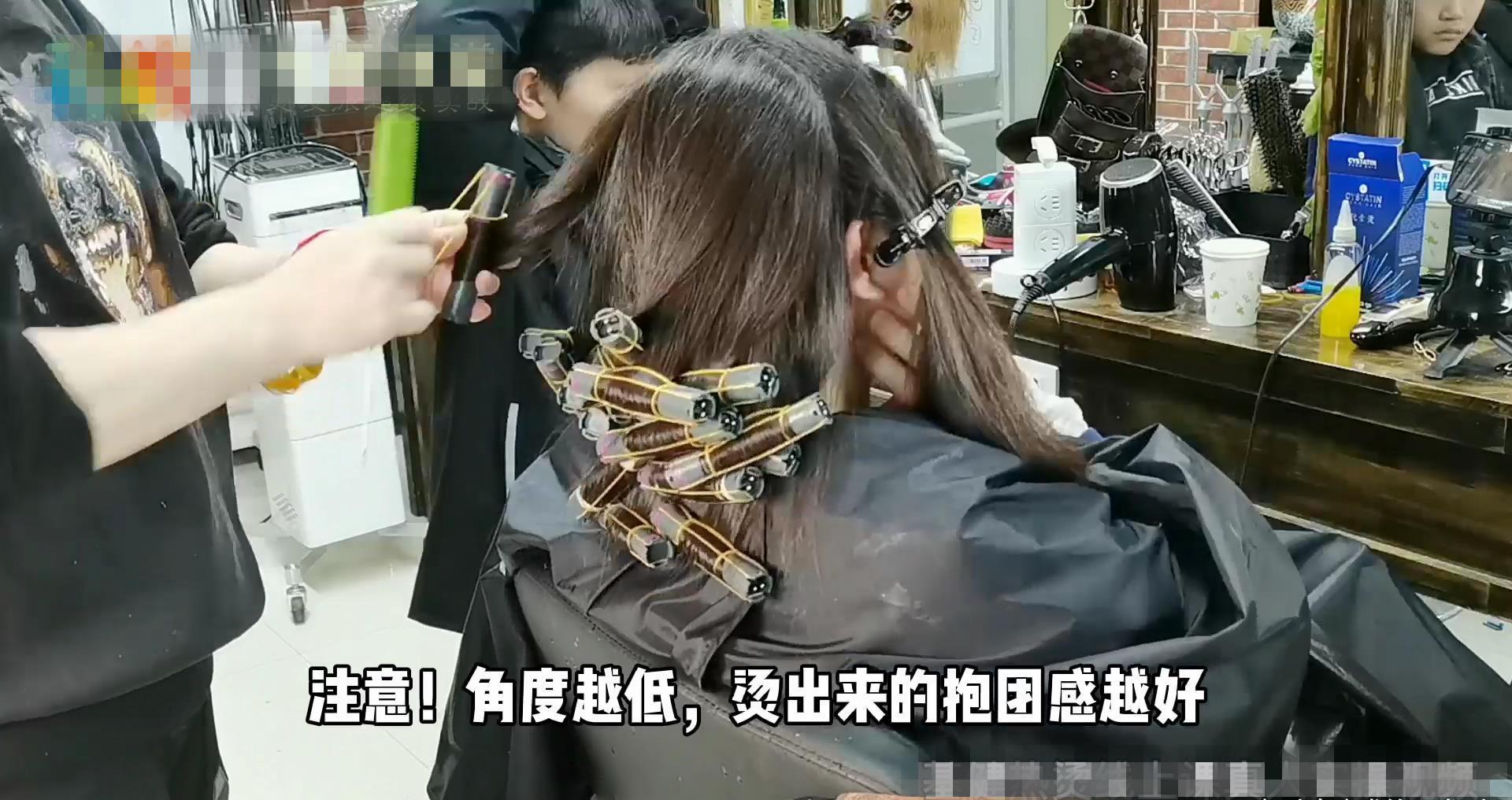 离子烫|50岁女士自来卷沙发发量多,头发抛光+抱团卷,柔软减龄又时髦