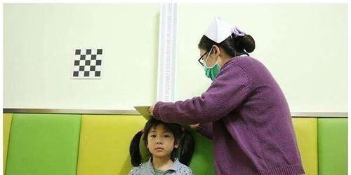 孩子|孩子矮是“惯”出来的这些毛病不纠正,爸妈再高孩子也是小矮人