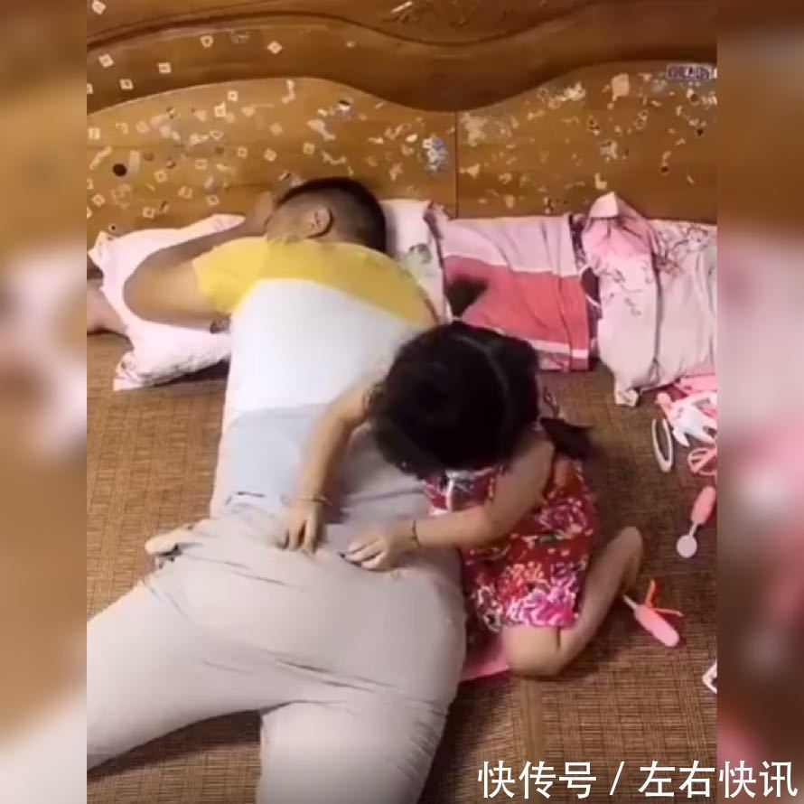 小棉袄|萌娃拿玩具针筒使出全身力气给爸爸“扎针”火了,网友手法绝了
