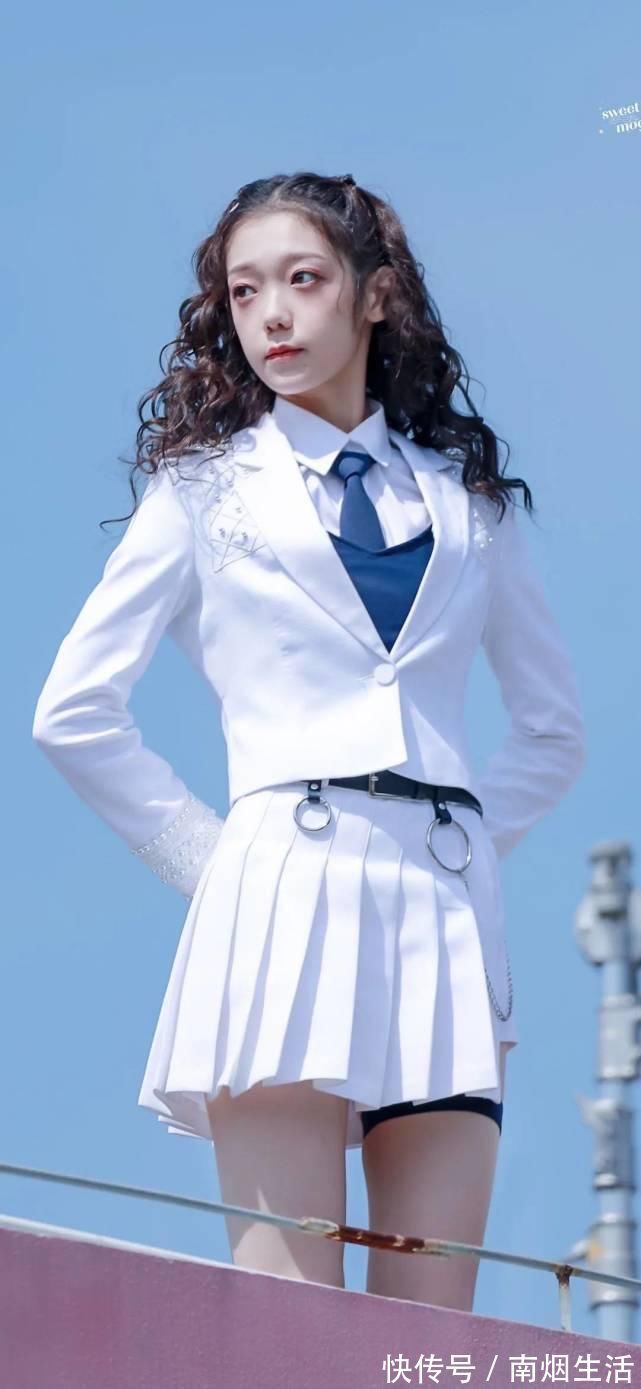 撞衫|创造营第四季和青春有你第三季练习生校服撞衫,双排扣设计赢在设计输在质感