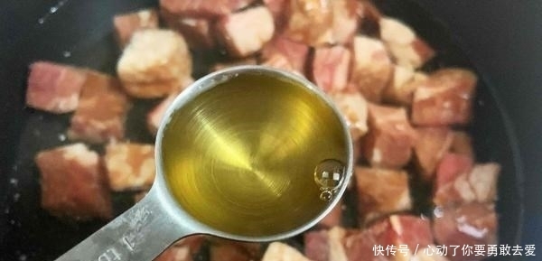 春末遇到此菜别手软,堪称植物“美白丸”,常吃晒黑的皮肤也白了