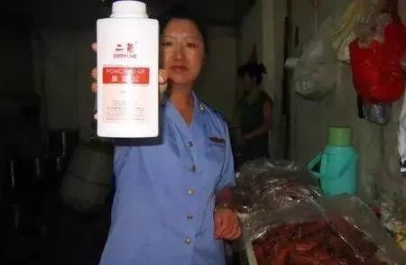 红曲|街边2元一根的烤肠里究竟是啥？看完惊掉下巴！