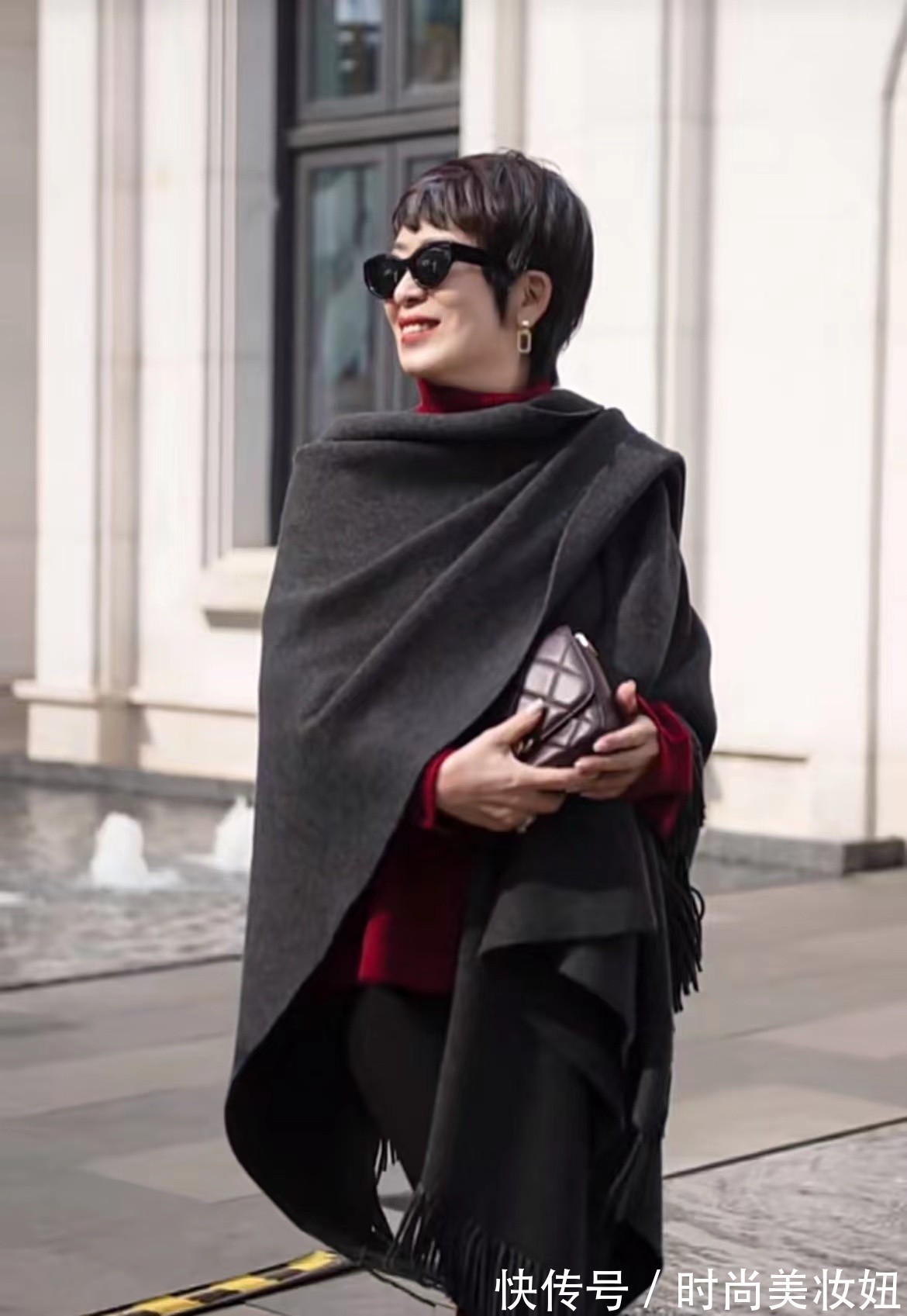 毛衣|60岁的女人越简单越高级,看这位奶奶的穿搭,显得气质又优雅