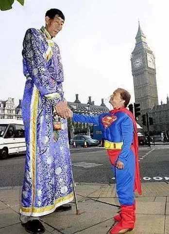 第一男|中国第一男巨人鲍喜顺:12年前不听医生建议生下儿子,如今怎样了