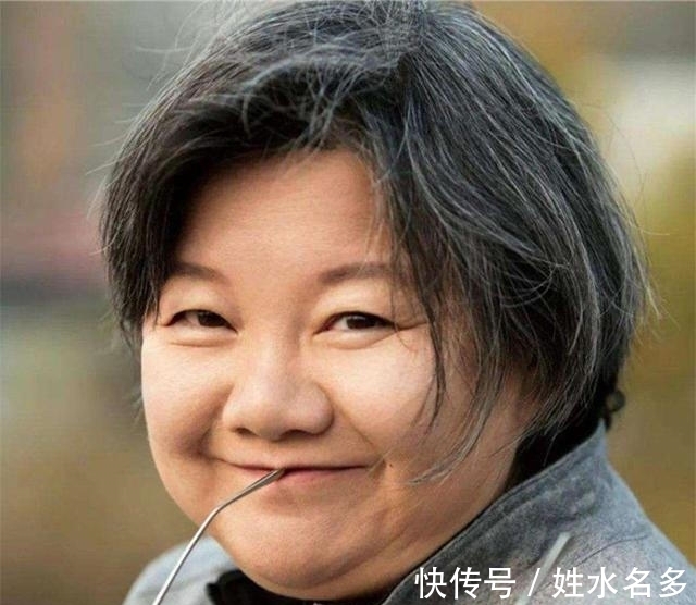 洪晃@洪晃:女人没睡过男人算白活,睡1个算亏本,5-10个才够本