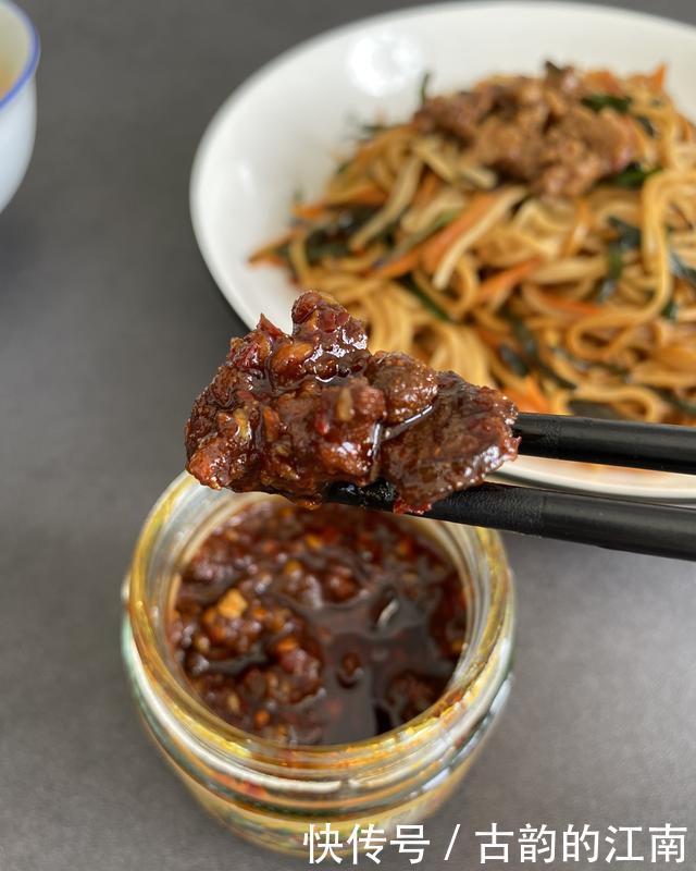 营养|1个人吃饭,我从不点外卖,荤素搭配营养足,网友:认真吃饭真好