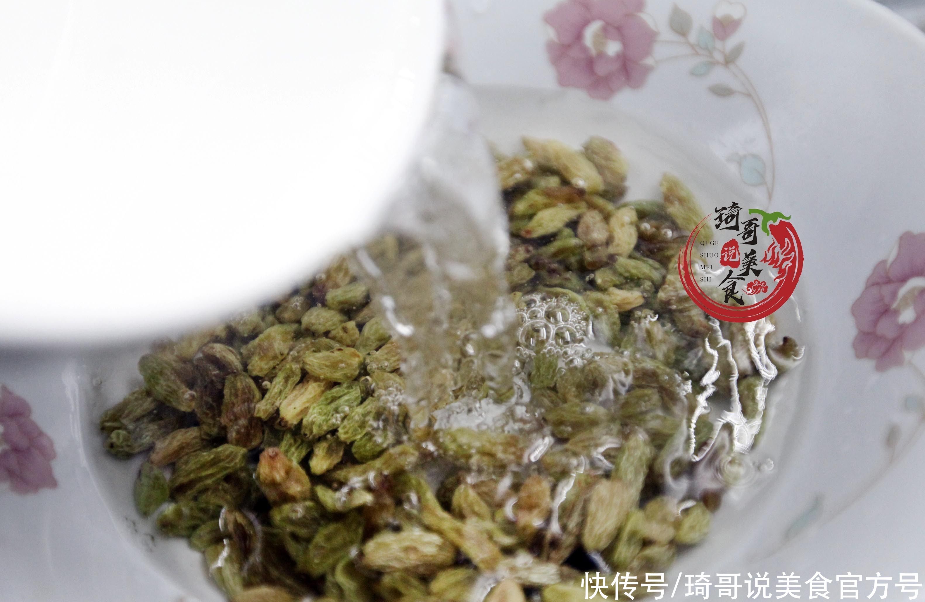  清水|清水洗葡萄干，比不洗还脏，教你小窍门，脏东西自己“溜出来”