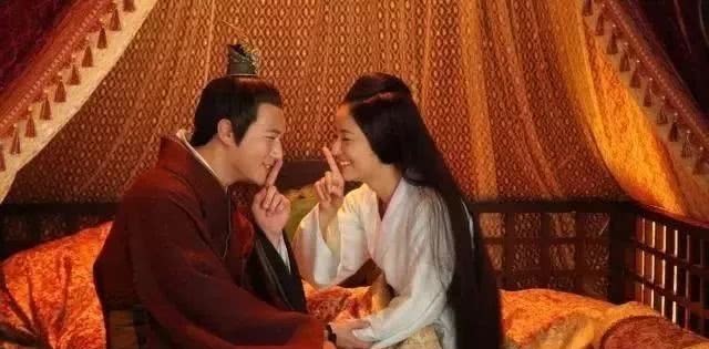 皇帝|太后临终前一直拉扯身上衣服，皇帝突然醒悟，立即命人脱了下来