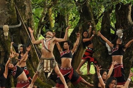 民族|从石洞里走出来的一个民族,抵抗英日守护中国,人口四十三万