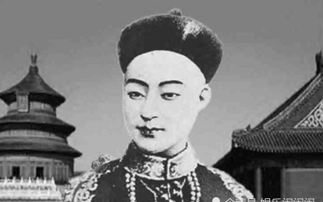 中国|中国最后一次帝王葬礼,由128个人抬棺,百姓自发的来给他送行