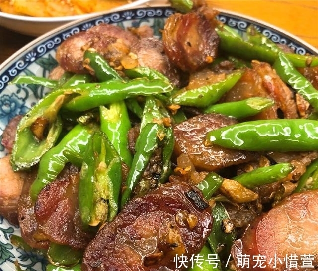 回家|弟弟带准媳妇回家探亲,我特意下厨招待,一桌菜被她嫌弃太寒碜!