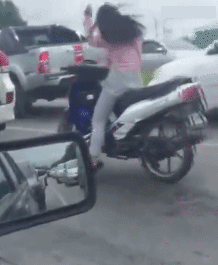 |搞笑GIF: 现在做生意太难了 今天有位客人要吃毛衣