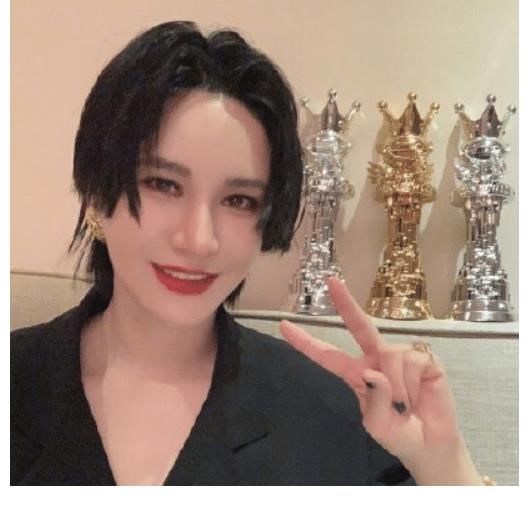 黑马|时隔十五年，超女冠军尚雯婕再夺冠，唱歌黑马变脱口秀黑马略尴尬