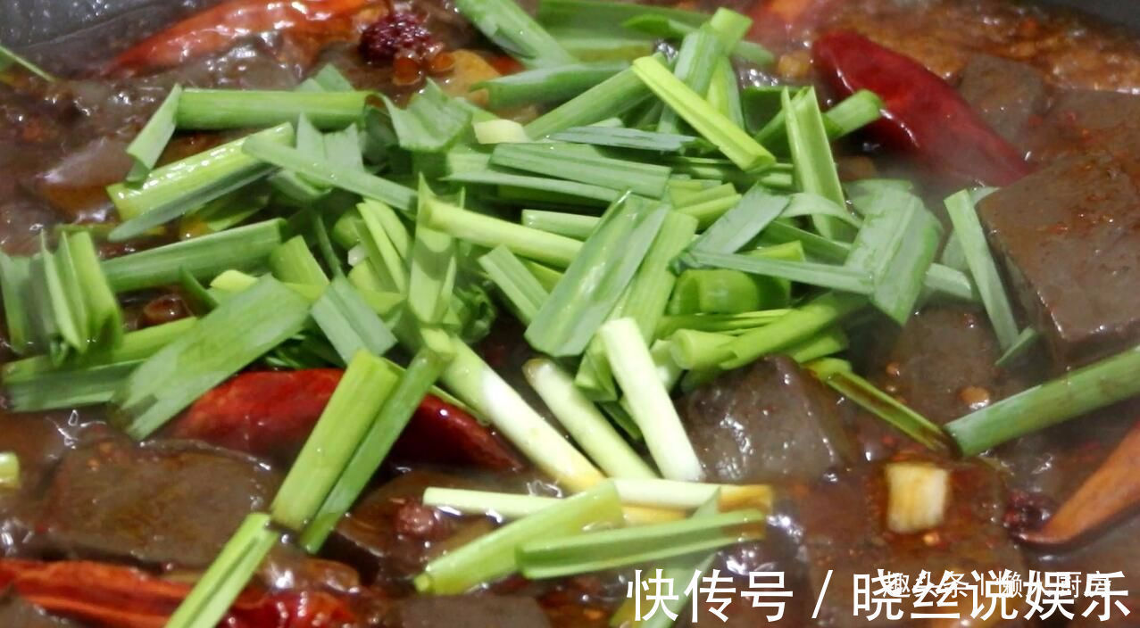 鸭血好吃却腥味太重教你做麻辣鸭血,麻辣开胃又下饭