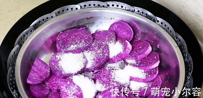 紫薯这吃法太香了，新做法教会你，春节家宴做一锅，端上桌就扫光
