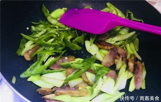 盼了一年的菜可以吃了,简单炒一下更好吃,更下饭!