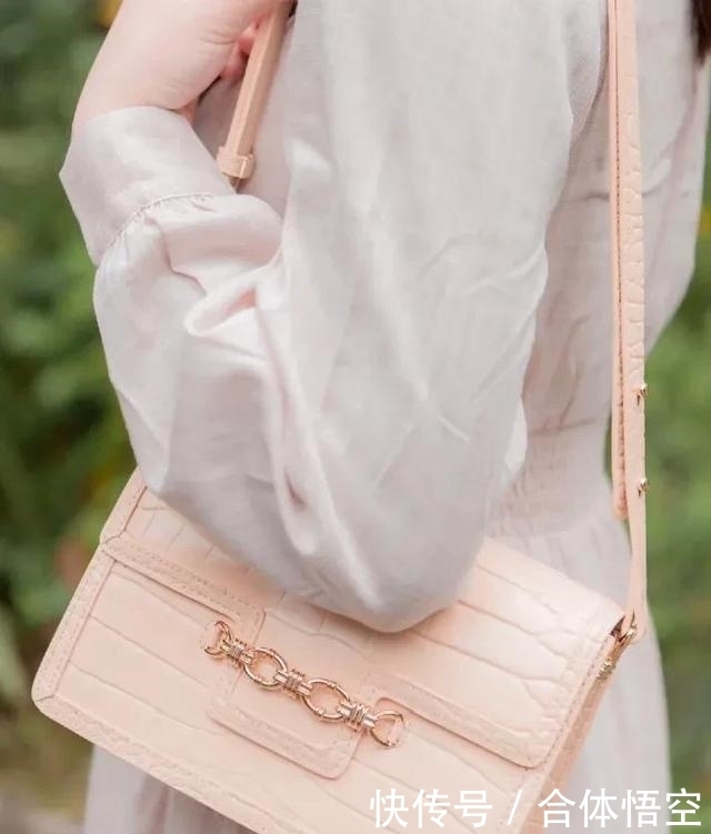 烂大街的包包别背了!2021春夏最流行的是这些