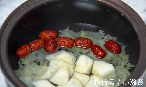 夏季|银耳和“它”天生是一对，夏季补水常吃它，一碗还不到5块钱