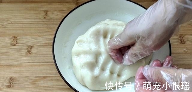 豆浆和糯米粉试试这样做，比雪媚娘还好吃，软糯拉丝放三天也不硬