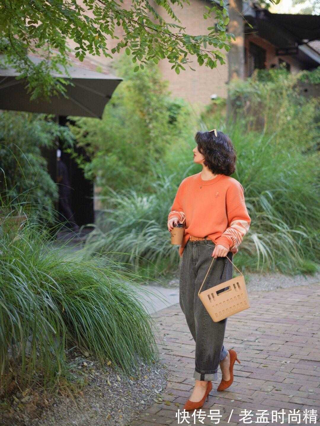 穿搭|30+女人怎么穿?“针织衫+牛仔裤”才是今秋标配,优雅时髦显气质