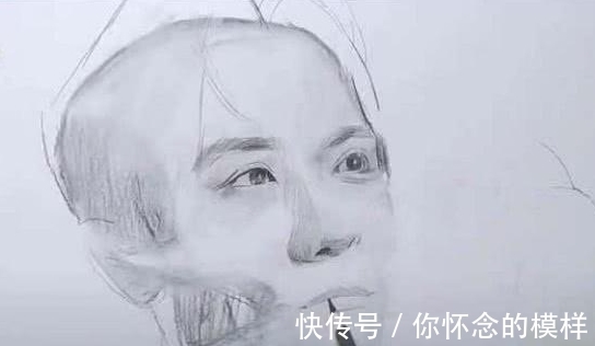 素描@美术生秀素描水平,本以为是画易烊千玺,谁知下一步又发生了改变