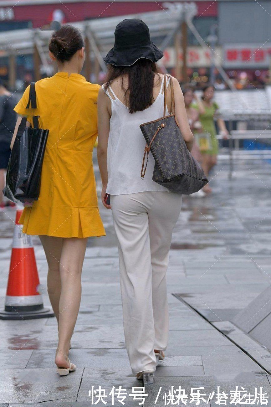 穿搭 白色宽松无袖雪纺上衣，多几分成熟女人的魅力