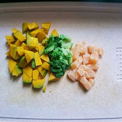 咖喱三文鱼南瓜浓汤面