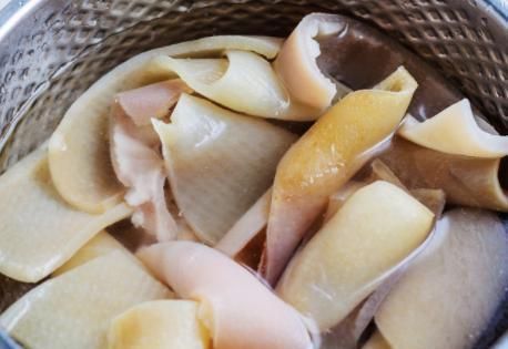 春节将至，学会这道菜的做法，一次性多做点存冰箱，随取随吃