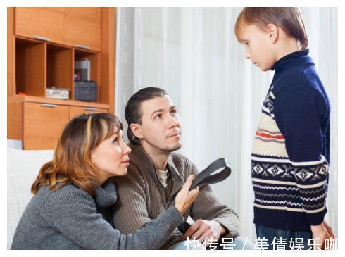 家长|男子当街暴打女儿,而女儿说“我不敢了”,围观者一下说出了实情