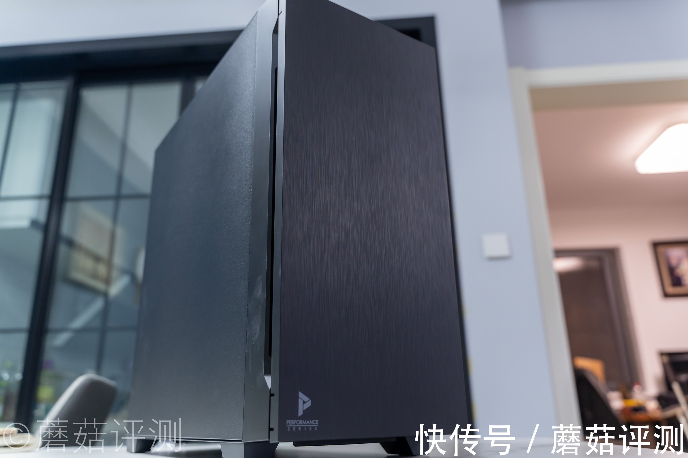 华擎|安静低调，博士小姐姐的选择、安钛克 Antec P10 Flux中塔静音机箱评测