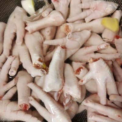 好吃不贵的酱香鸡爪做法，超级入味，老人小孩都爱吃
